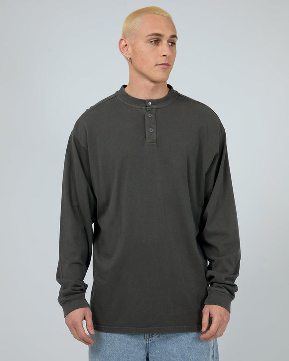 SILENT THEORY Henley Ls Top Charcoal